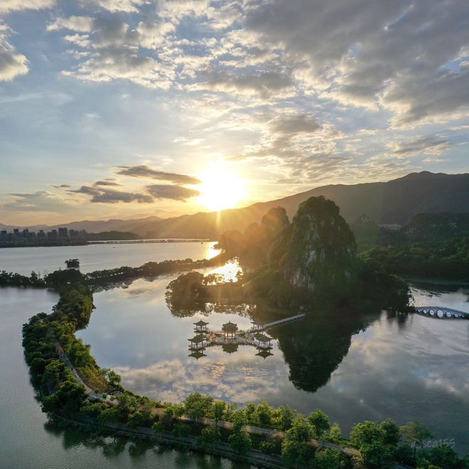 “肇慶市星湖旅游景區(qū)招商項(xiàng)目及特色產(chǎn)品推介會(huì)”在深圳成功召開(kāi):自然與投資的美好交融